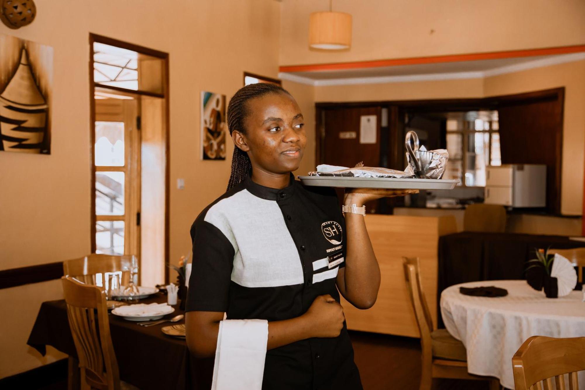 The Country Inn By Smart Haven Kigali Bagian luar foto